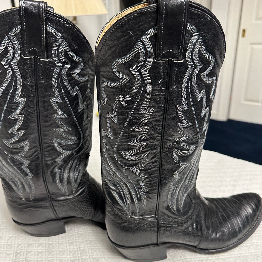 Men’s black Justin cowboy boots size 8